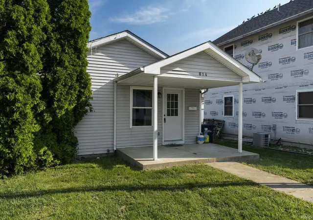 Photo 3 of Manufactured home for sale at 814 W Boone St, Frankfort, IN 46041 | MLS# 202636376 | Listing updated on 2026-09-14
