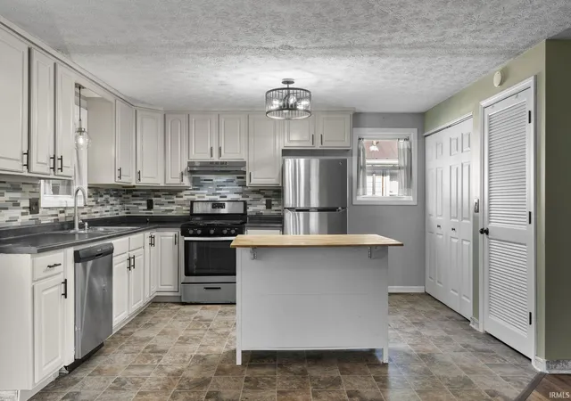 Photo 4 of Manufactured home for sale at 814 W Boone St, Frankfort, IN 46041 | MLS# 202636376 | Listing updated on 2026-09-14