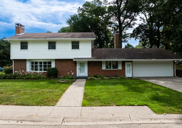 Photo 2 of Manufactured home for sale at 420 N Brentwood Ln, Muncie, IN 47304 | MLS# 202636394 | Listing updated on 2026-09-18