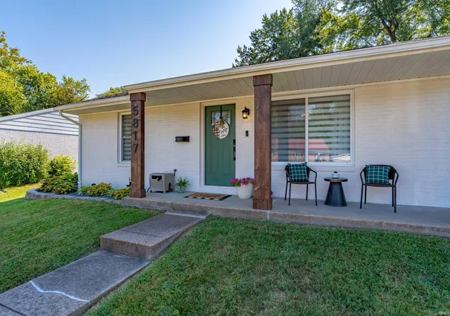 Photo 2 of Manufactured home for sale at 5817 Berry Ln, Evansville, IN 47710 | MLS# 202636434 | Listing updated on 2026-09-04