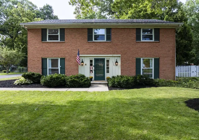 Photo 3 of Sale Pending at 2705 W Twickingham Dr, Muncie, IN 47304 | MLS# 202636460 | Listing updated on 2026-10-07