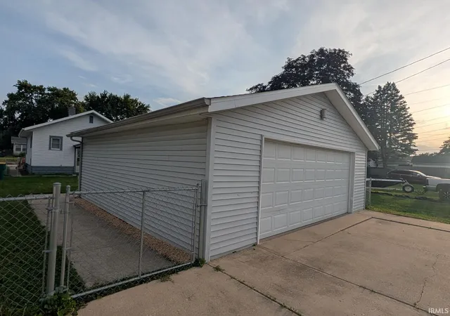 Photo 2 of Sale Pending at 122 E 13th Street, Mishawaka, IN 46544 | MLS# 202636481 | Listing updated on 2026-09-14