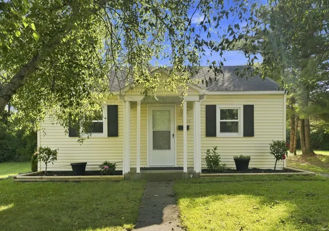 Manufactured home for sale at 2101 Shadybrook Dr, Fort Wayne, IN 46803-2969 | MLS# 202636483