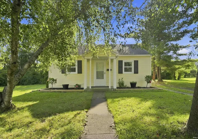 Photo 2 of Manufactured home for sale at 2101 Shadybrook Dr, Fort Wayne, IN 46803 | MLS# 202636483 | Listing updated on 2026-09-17