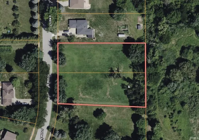 Photo 4 of Sale Pending at 9139 Vigo St, Crown Point, IN 46307 | MLS# 202636493 | Listing updated on 2026-09-12
