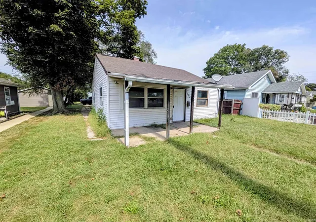 Photo 2 of Sale Pending at 1024 W Lusher Ave, Elkhart, IN 46517 | MLS# 202636502 | Listing updated on 2026-09-14