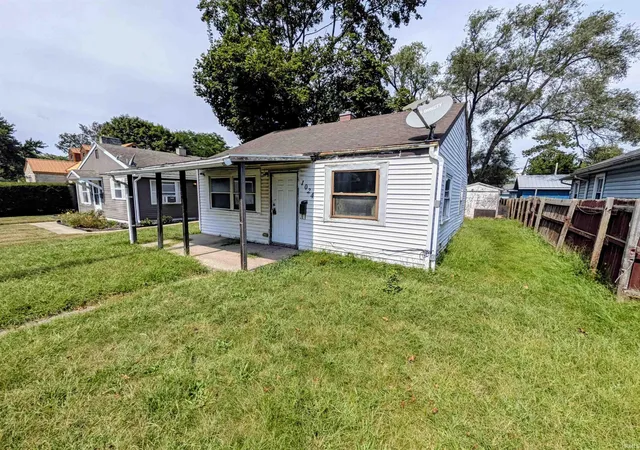 Photo 3 of Sale Pending at 1024 W Lusher Ave, Elkhart, IN 46517 | MLS# 202636502 | Listing updated on 2026-09-14