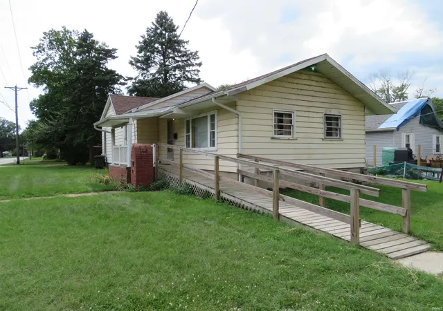 Photo 2 of Manufactured home for sale at 1300 Laurel St, Elkhart, IN 46514 | MLS# 202636505 | Listing updated on 2026-09-04