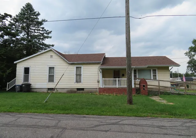 Photo 3 of Manufactured home for sale at 1300 Laurel St, Elkhart, IN 46514 | MLS# 202636505 | Listing updated on 2026-09-04
