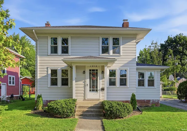 Photo 1 of Sale Pending at 1915 Lynn Ave, Fort Wayne, IN 46805 | MLS# 202636507 | Listing updated on 2026-09-11