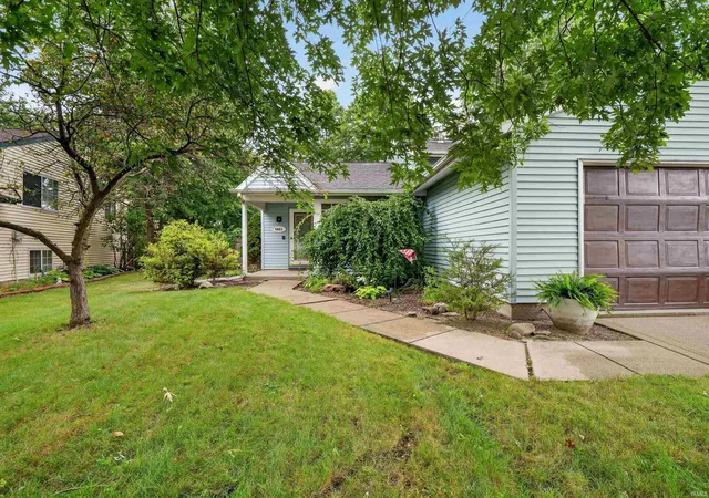 Photo 2 of Sale Pending at 6521 Pine Meadows Ln, Fort Wayne, IN 46835 | MLS# 202636539 | Listing updated on 2026-09-05