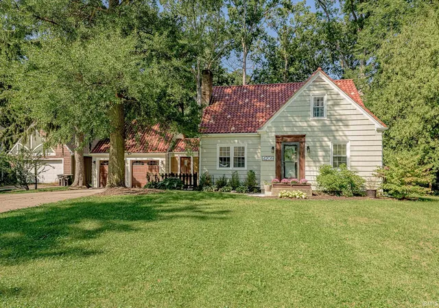 Photo 2 of Sale Pending at 4206 Hazelhurst Dr, Fort Wayne, IN 46804 | MLS# 202636544 | Listing updated on 2026-09-10