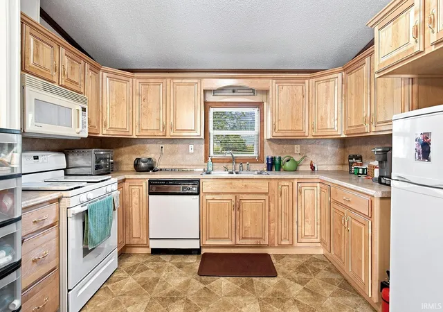 Photo 3 of Manufactured home for sale at 1441 N State Rd 29, Flora, IN 46929 | MLS# 202636555 | Listing updated on 2026-09-09