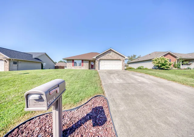 Photo 3 of Sale Pending at 3765 Leawood Dr, Jasper, IN 47546 | MLS# 202636561 | Listing updated on 2026-09-08