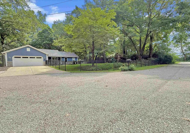 Photo 3 of Sale Pending at 208 Wildwood Ct, Lafayette, IN 47905 | MLS# 202636564 | Listing updated on 2026-09-08