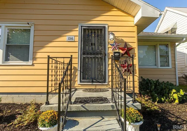 Photo 3 of Sale Pending at 1516 Taylor Ave, Evansville, IN 47714 | MLS# 202636573 | Listing updated on 2026-10-09