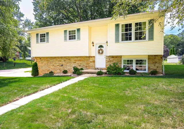 Photo 3 of Manufactured home for sale at 3252 S Yonkers St, Bloomington, IN 47403 | MLS# 202636575 | Listing updated on 2026-09-04