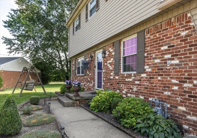 Photo 2 of Manufactured home for sale at 525 Royale Dr, Union City, IN 47390 | MLS# 202636586 | Listing updated on 2026-09-25