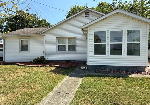Manufactured home for sale at 722 S West St, Oakland City, IN 47660 | MLS# 202636610