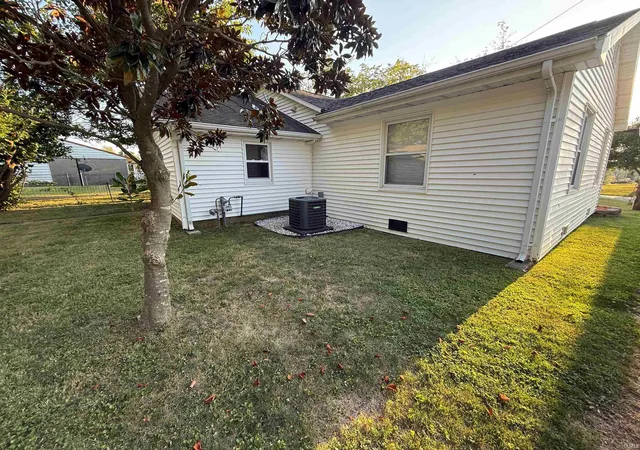 Photo 2 of Manufactured home for sale at 722 S West St, Oakland City, IN 47660 | MLS# 202636610 | Listing updated on 2026-09-10