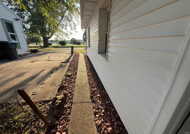 Photo 3 of Manufactured home for sale at 722 S West St, Oakland City, IN 47660 | MLS# 202636610 | Listing updated on 2026-09-10