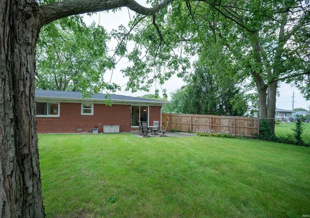 Photo 3 of Sale Pending at 1025 Ash St, Huntington, IN 46750 | MLS# 202636611 | Listing updated on 2026-10-02