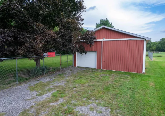 Photo 3 of Sale Pending at 1025 Ash St, Huntington, IN 46750 | MLS# 202636611 | Listing updated on 2026-10-02