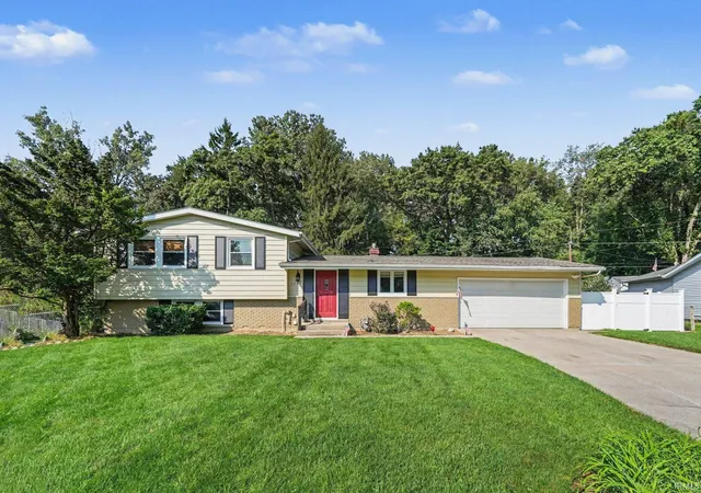 Photo 2 of Manufactured home for sale at 1601 Victoria Dr, Elkhart, IN 46514 | MLS# 202636616 | Listing updated on 2026-09-06