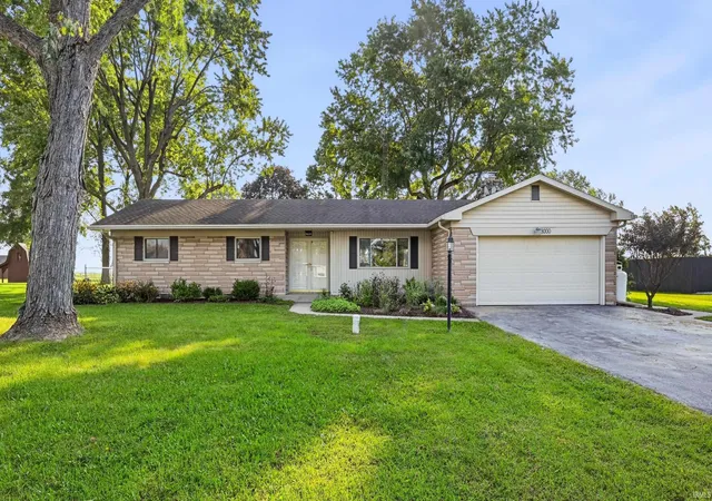 Manufactured home for sale at 8000 S Sun Mor Dr, Muncie, IN 47302 | MLS# 202636619