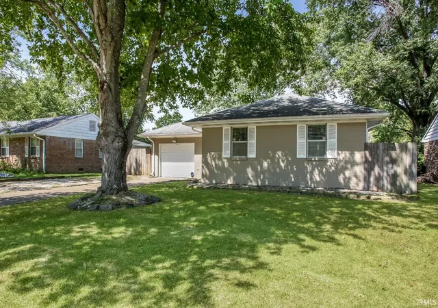 Photo 1 of Sale Pending at 3506 Ridgeway Ave, Evansville, IN 47714 | MLS# 202636631 | Listing updated on 2026-09-11