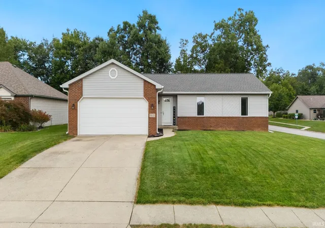 Photo 1 of Sale Pending at 8802 Spring Forest Dr, Fort Wayne, IN 46804 | MLS# 202636652 | Listing updated on 2026-09-08