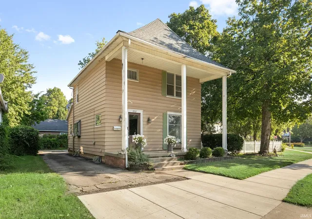 Photo 2 of Sale Pending at 1012 W Lexington Ave, Elkhart, IN 46514 | MLS# 202636690 | Listing updated on 2026-10-02