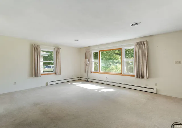 Photo 2 of Sale Pending at 52475 Kenilworth Rd, South Bend, IN 46637 | MLS# 202636695 | Listing updated on 2026-09-09