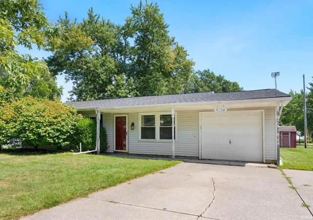 Photo 2 of Sale Pending at 5224 Sandalwood Dr, Fort Wayne, IN 46835 | MLS# 202636706 | Listing updated on 2026-09-05