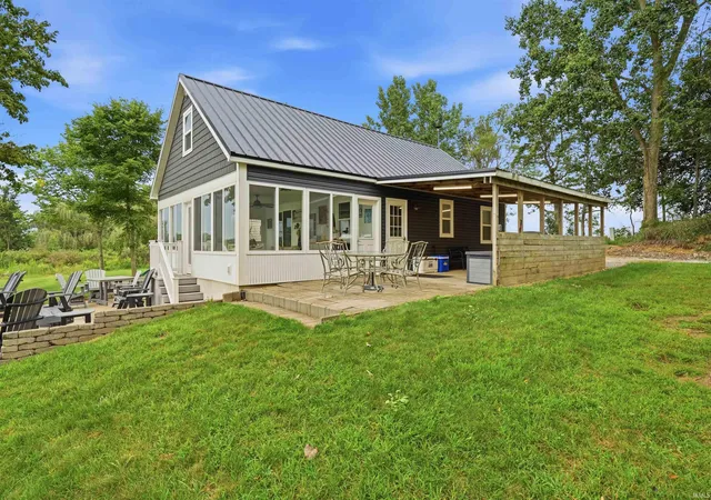 Manufactured home for sale at 5443 W Diamond Lake Rd, Wawaka, IN 46794 | MLS# 202636709