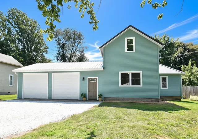 Photo 1 of Single family home for sale at 1004 E 8th Street, Fowler, IN 47944 | MLS# 202636714 | Listing updated on 2026-10-09