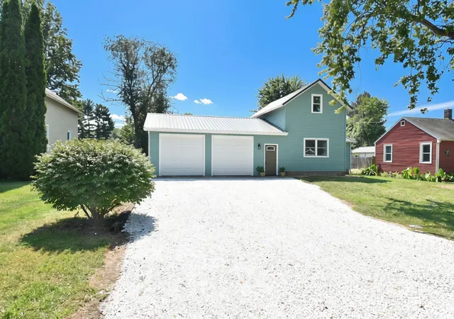 Photo 2 of Single family home for sale at 1004 E 8th Street, Fowler, IN 47944 | MLS# 202636714 | Listing updated on 2026-10-09