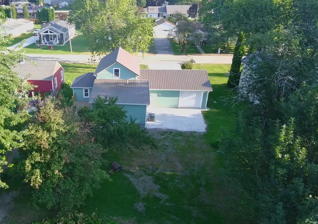 Photo 3 of Single family home for sale at 1004 E 8th Street, Fowler, IN 47944 | MLS# 202636714 | Listing updated on 2026-10-09