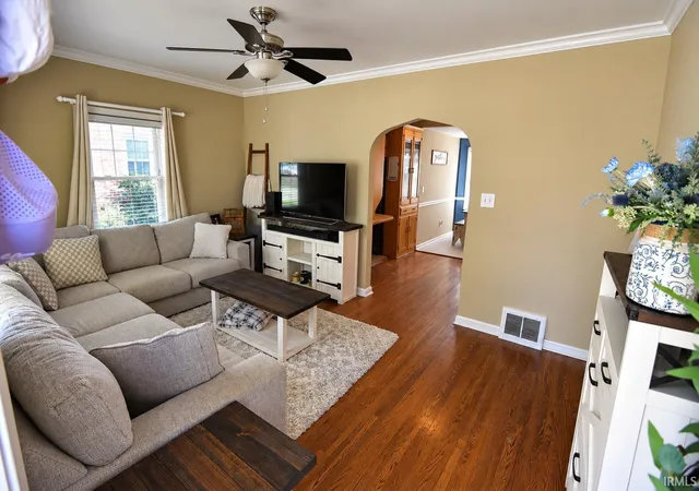 Photo 3 of Sale Pending at 2113 E Chandler Ave, Evansville, IN 47714 | MLS# 202636716 | Listing updated on 2026-10-12