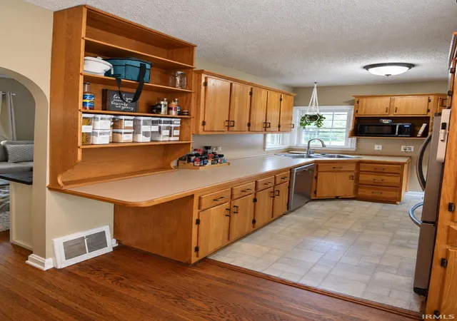 Photo 4 of Sale Pending at 2113 E Chandler Ave, Evansville, IN 47714 | MLS# 202636716 | Listing updated on 2026-10-12