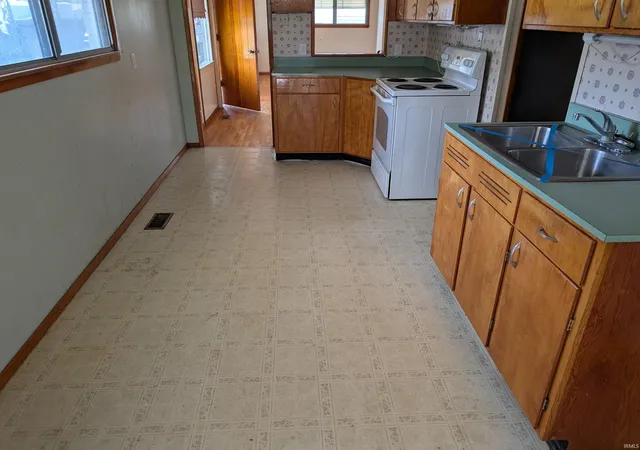 Photo 3 of Manufactured home for sale at 260 W Prairie St, Lyons, IN 47443 | MLS# 202636728 | Listing updated on 2026-09-04