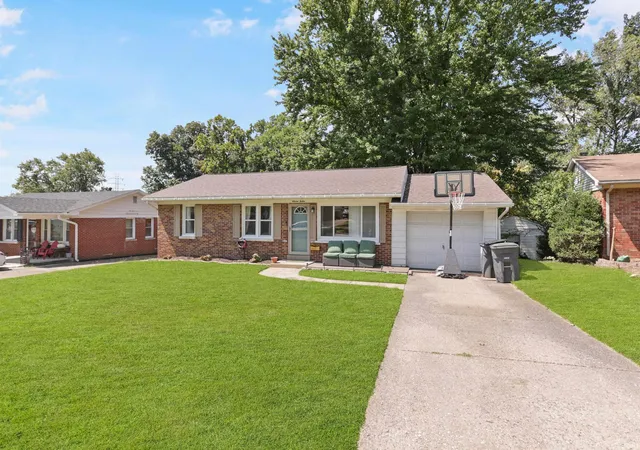 Photo 3 of Manufactured home for sale at 1112 N Helfrich Ave, Evansville, IN 47720 | MLS# 202636731 | Listing updated on 2026-09-04
