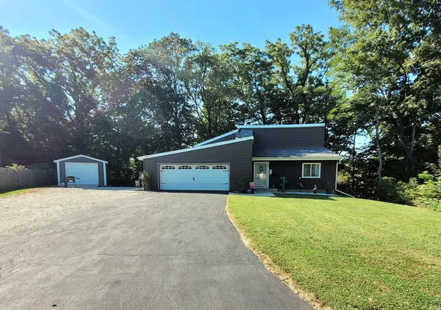 Photo 3 of Sale Pending at 329 W North St, Delphi, IN 46923 | MLS# 202636743 | Listing updated on 2026-09-22