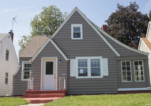 Manufactured home for sale at 3728 Reed St, Fort Wayne, IN 46806 | MLS# 202636744