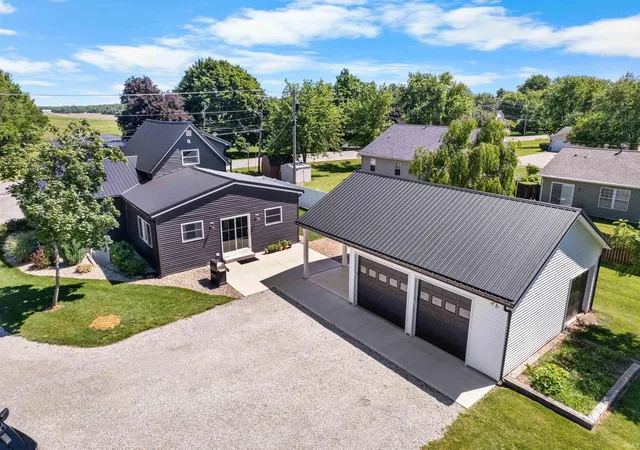 Photo 4 of Manufactured home for sale at 1414 Lancaster St, Bluffton, IN 46714 | MLS# 202636760 | Listing updated on 2026-10-01