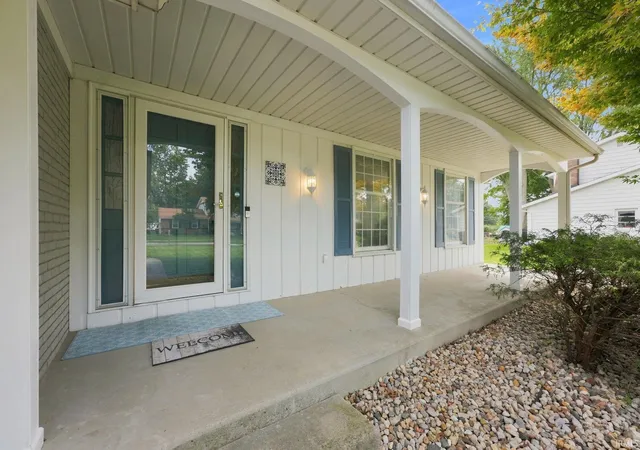 Photo 2 of Sale Pending at 3624 Amulet Dr, Fort Wayne, IN 46815 | MLS# 202636776 | Listing updated on 2026-09-11