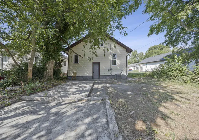 Photo 38 of Single family home for sale at 823 Monroe Ave, Evansville, IN 47713 | MLS# 202636786 | Listing updated on 2026-10-05