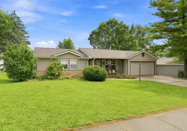 Photo 1 of Sale Pending at 812 Glenwood Pl, Kendallville, IN 46755 | MLS# 202636798 | Listing updated on 2026-09-07