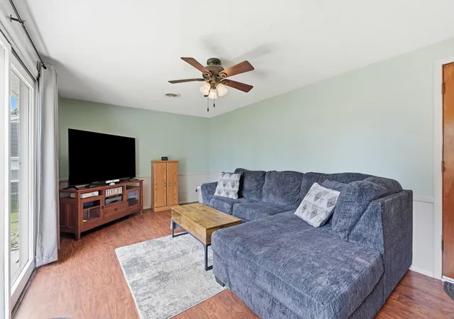 Photo 3 of Sale Pending at 812 Glenwood Pl, Kendallville, IN 46755 | MLS# 202636798 | Listing updated on 2026-09-07
