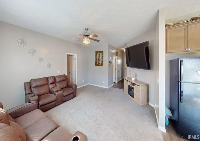 Photo 3 of Sale Pending at 1405 N Hunters Xing Pass, Huntingburg, IN 47542 | MLS# 202636799 | Listing updated on 2026-09-12